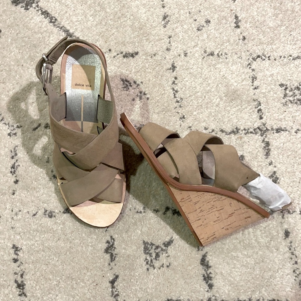 BRAND NEW dolce vita taupe wedge